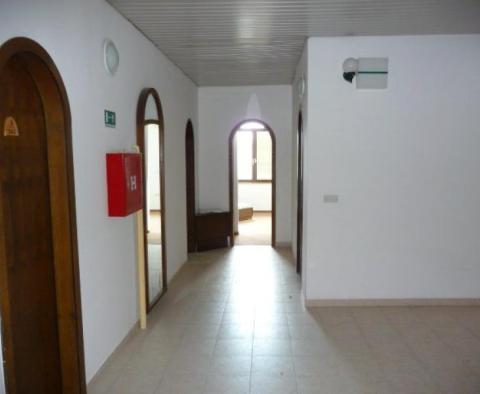 Butikový hotel na pobřeží v Novi-Vinodolski přímo u pláže - pic 17
