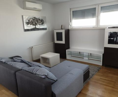 Penthouse de 75 m² dans un quartier calme d'Odra à Novi Zagreb, à vendre - pic 2
