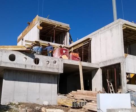 Moderní vila na nábřeží ve výstavbě v Prizbě, klidné vesnici na ostrově Korčula - pic 8