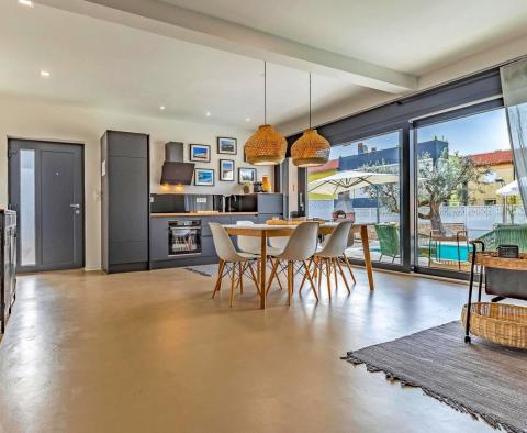 Villa mitoyenne avec piscine à Fazana, à 250 m de la mer, à vendre - pic 8