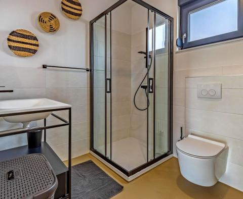 Villa mitoyenne avec piscine à Fazana, à 250 m de la mer, à vendre - pic 18