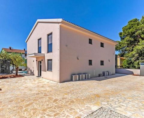 Villa mitoyenne avec piscine à Fazana, à 250 m de la mer, à vendre - pic 34
