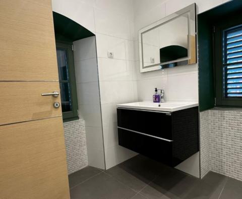 Appartement entièrement rénové à Opatija, à 50m de la mer, à vendre ! - pic 3