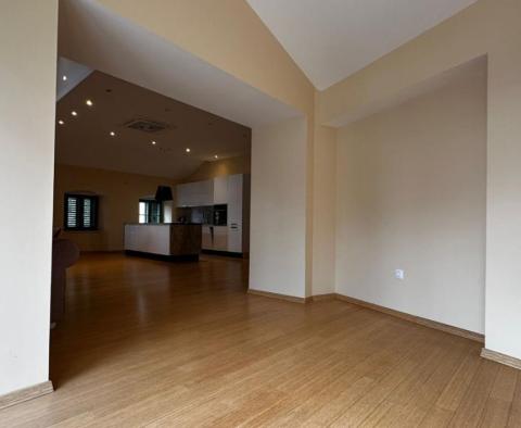 Appartement entièrement rénové à Opatija, à 50m de la mer, à vendre ! - pic 11