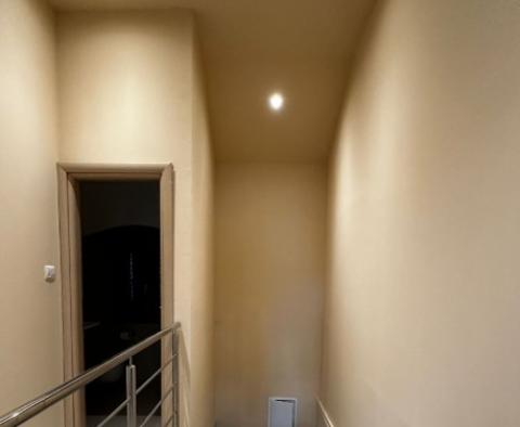 Appartement entièrement rénové à Opatija, à 50m de la mer, à vendre ! - pic 23