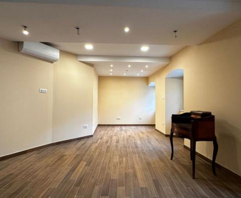 Appartement entièrement rénové à Opatija, à 50m de la mer, à vendre ! - pic 31