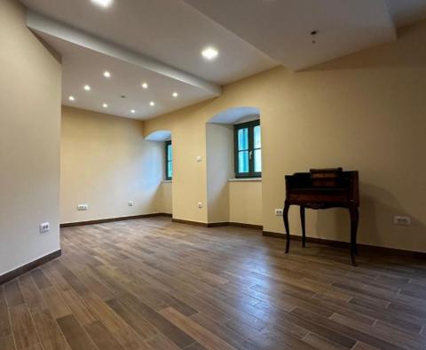 Appartement entièrement rénové à Opatija, à 50m de la mer, à vendre ! - pic 33