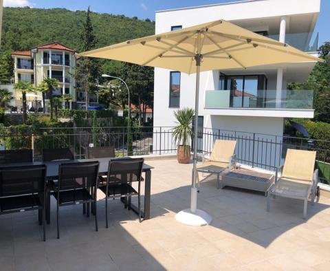 Grand appartement dans une villa austro-hongroise à Opatija avec parking et terrasse, à vendre - pic 4