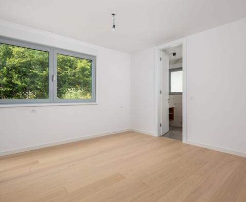Exclusive apartment in a new building in Opatija with sea view, shared pool, garage, for sale - pic 20