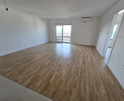 Byt se 3 ložnicemi a výhledem na moře v Tučepi, na prodej - pic 23