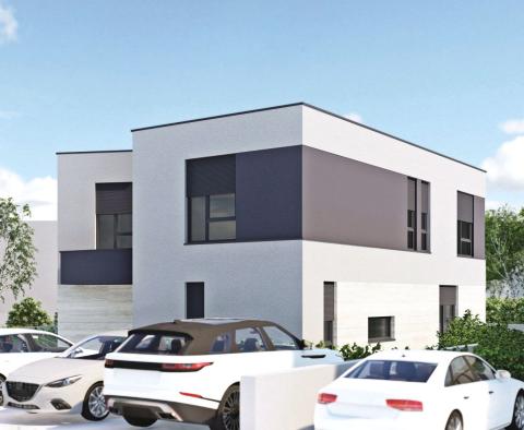 Eladó új modern építészeti ház két lakóegységgel a Rohbau színpadon Medulinban - pic 5