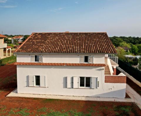 House with a spacious garden in Porec region, 5 km from the sea, for sale - pic 7