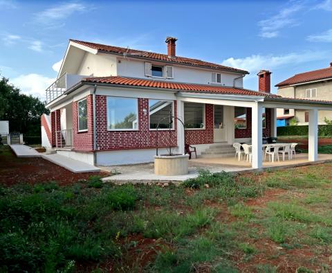House with a spacious garden in Porec region, 5 km from the sea, for sale - pic 8