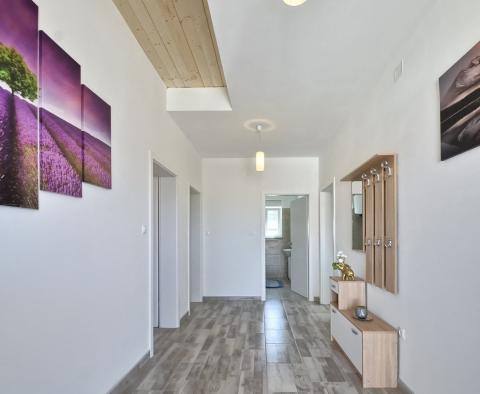 Appartement avec 4 chambres à Ližnjan, à vendre - pic 11