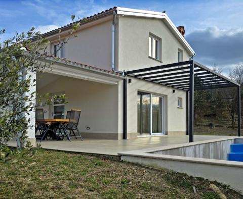 Új villa Cerovje-ban úszómedencével és két építési telekkel eladó - pic 4