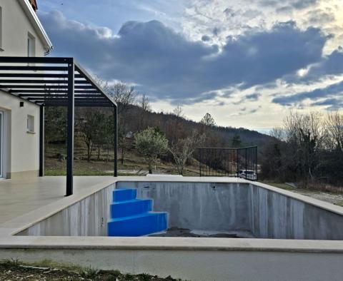 Új villa Cerovje-ban úszómedencével és két építési telekkel eladó - pic 8