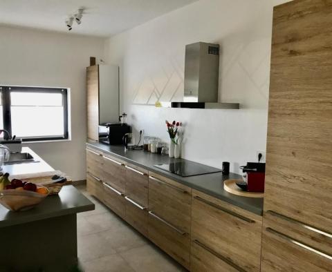 Maison jumelée à Peroj, Vodnjan, à 500 m de la mer, à vendre ! - pic 16