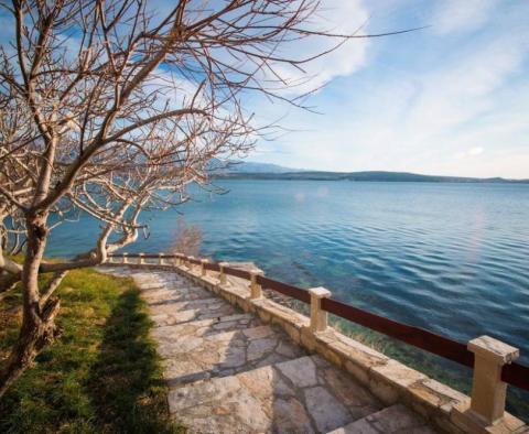 Eladó első vonalbeli új szálloda a tengerparton Zadar környékén gyógyfürdővel! - pic 2