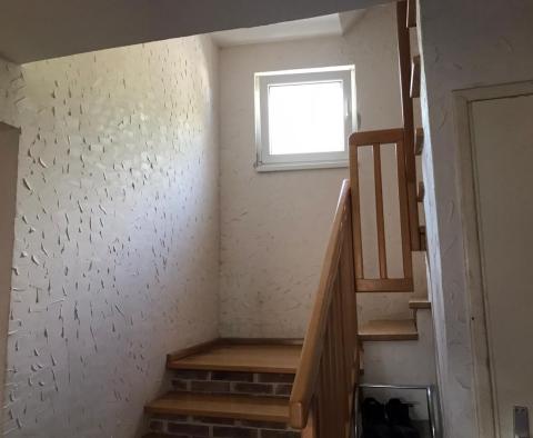 Kamenný dům na skvělém místě v Medulinu, 1 km od moře, na prodej - pic 8