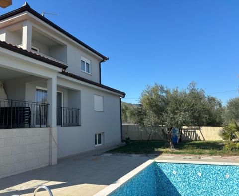 Villa à vendre dans la région de Labin, avec une vue magnifique sur la mer - pic 15