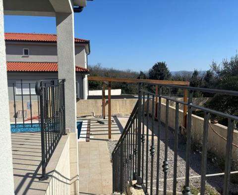 Villa à vendre dans la région de Labin, avec une vue magnifique sur la mer - pic 32