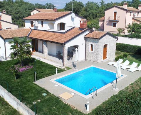 Vila v Sveti Lovreč, ideální k pronájmu, na prodej - pic 2