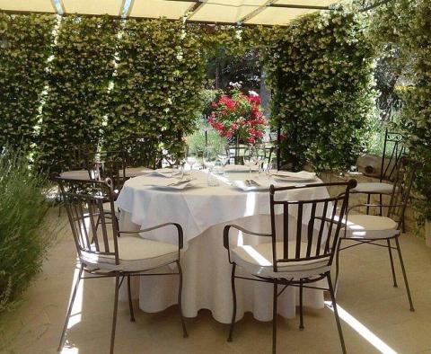 Hôtel familial moderne avec restaurant professionnel et vue panoramique à Buje, à vendre - pic 36