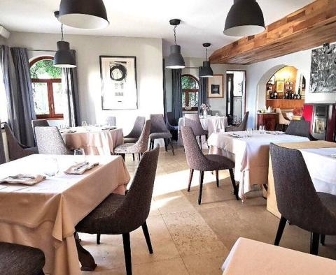 Hôtel familial moderne avec restaurant professionnel et vue panoramique à Buje, à vendre - pic 38
