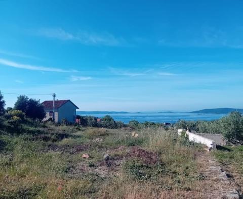 Terrain urbain dans la région de Trogir, avec vue sur la mer, à vendre - pic 3