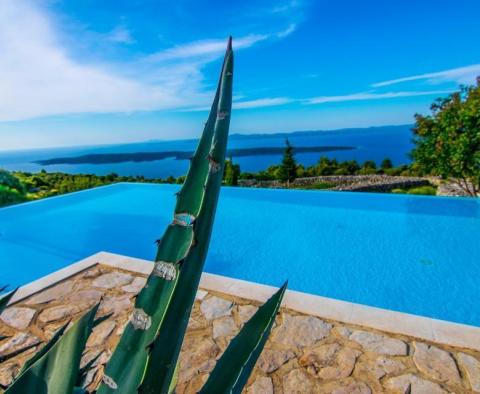 Huge estate on Hvar with more than 3 ha land plot in the area of Jelsa! - pic 2