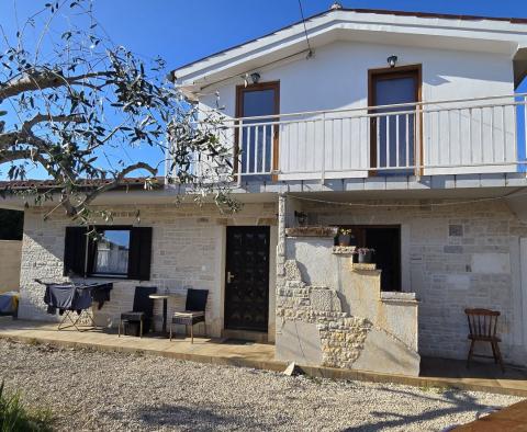 Haus mit 4 Wohnungen in Umag, 200 m vom Meer entfernt, zu verkaufen - foto 6