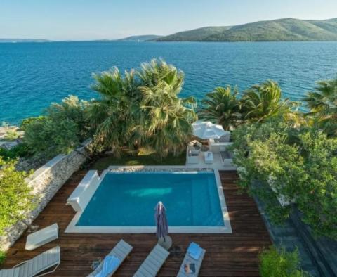 Well positioned on a green peninsula seafront villa with an entry to the beach, Croatia - pic 3