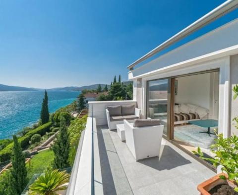 Well positioned on a green peninsula seafront villa with an entry to the beach, Croatia - pic 18