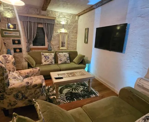 Maison merveilleusement rénovée à Kastel Novi, à 70 m de la mer, à vendre - pic 13 Maison merveilleusement rénovée à Kastel Novi, à 70 m de la mer, à vendre - pic 13