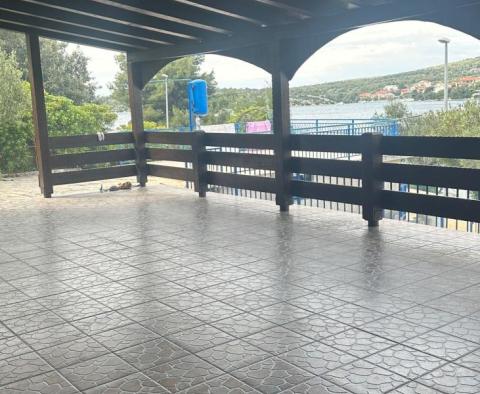 Haus in Grebastica, 1. Reihe zum Meer, zu verkaufen - foto 14