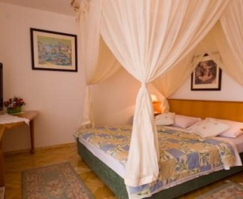 Krásný mini-hotel ve Vodicích s bazénem pro 5 ubytovacích jednotek, výhled na moře, Šibenik - pic 3