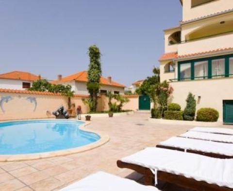 Krásný mini-hotel ve Vodicích s bazénem pro 5 ubytovacích jednotek, výhled na moře, Šibenik - pic 4
