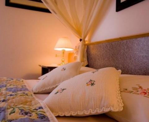 Krásný mini-hotel ve Vodicích s bazénem pro 5 ubytovacích jednotek, výhled na moře, Šibenik - pic 10