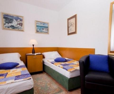 Krásný mini-hotel ve Vodicích s bazénem pro 5 ubytovacích jednotek, výhled na moře, Šibenik - pic 12
