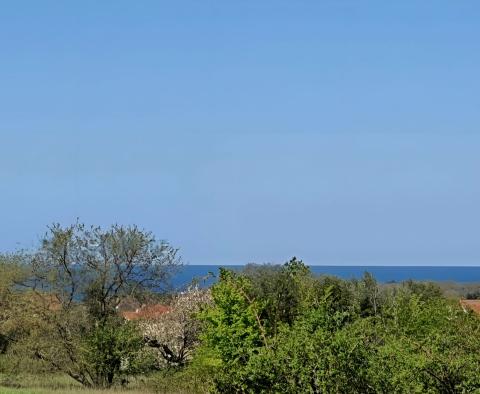 Geräumiges Baugrundstück in attraktiver Lage in Poreč zu verkaufen - foto 3