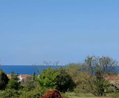 Geräumiges Baugrundstück in attraktiver Lage in Poreč zu verkaufen - foto 4