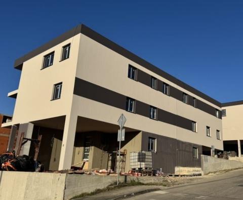Új penthouse Pula városában, eladó - pic 8