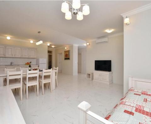 Une alternative parfaite à l'intimité sur l'île - magnifique villa en bord de mer sur la péninsule de Pag sur le continent - pic 28