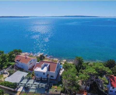 Une alternative parfaite à l'intimité sur l'île - magnifique villa en bord de mer sur la péninsule de Pag sur le continent - pic 3