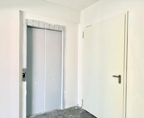 Wunderschöne 2-Zimmer-Wohnung + Badezimmer mit Garten in einem Neubau, 700 m vom Meer in Umag, zu verkaufen - foto 21