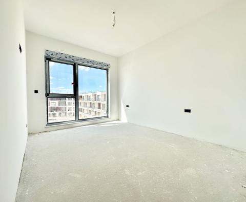 Wysokiej jakości nowe mieszkanie z 2 sypialniami i balkonem w Umagu, 700 m od morza, na sprzedaż - pic 6