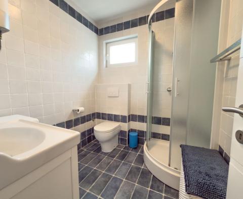 Fantasztikus 2 hálószobás apartman tengerre néző kilátással Njivicében, Krk-en, eladó - pic 11