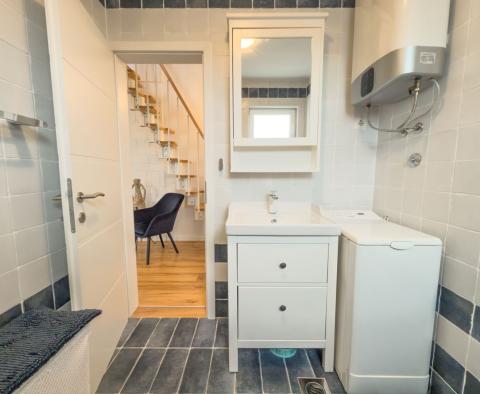 Fantasztikus 2 hálószobás apartman tengerre néző kilátással Njivicében, Krk-en, eladó - pic 12