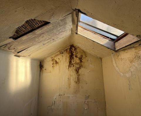 Duplexwohnung zur Renovierung in Crikvenica, 1. Reihe zum Meer, zu verkaufen - foto 8