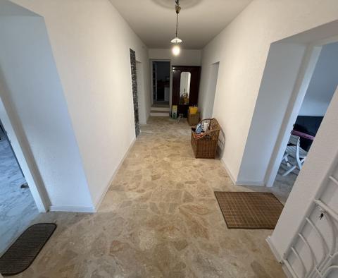 Einfamilienhaus in Bribir mit 2 Wohnungen, Garage, zu verkaufen - foto 6